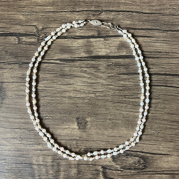 Vintage double strand ivory and silvertone beads and faux pearl baroque necklace - Picture 4 of 12